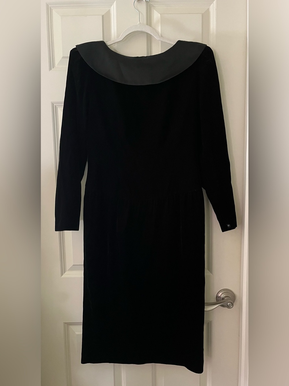 Vintage 80s 90s Ann Taylor Black Velvet Midi Dress Portrait Collar Sheath Size 6